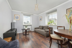 Apartament z 2 Sypialniami i Oddzielną Kuchnią w Centrum Wrocławia na 4 Piętrze by Noclegi Renters
